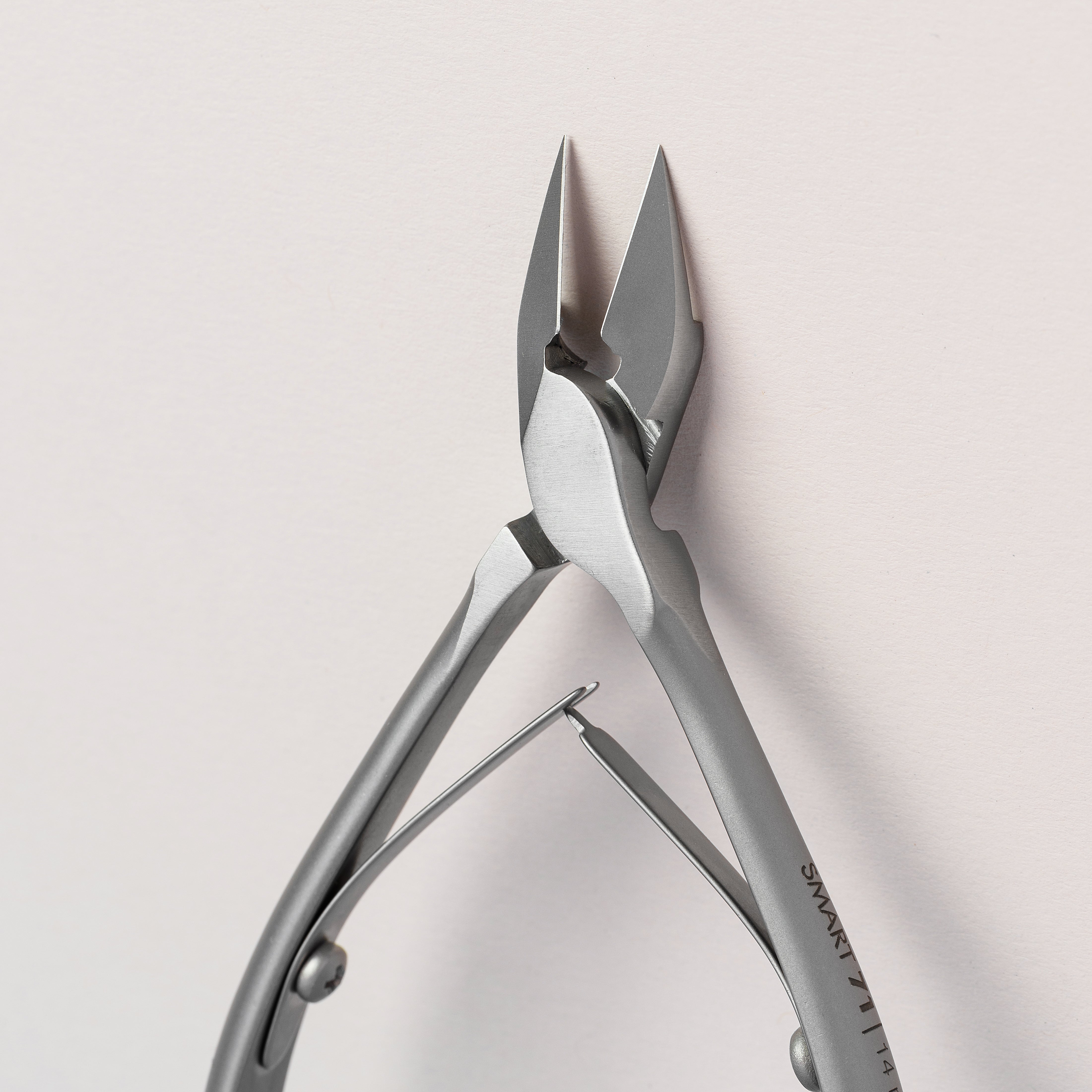 PINCE À ONGLES